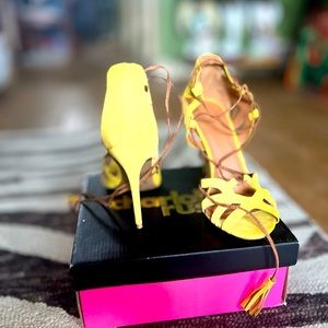 Summer heels perfect for a vacation vibe !